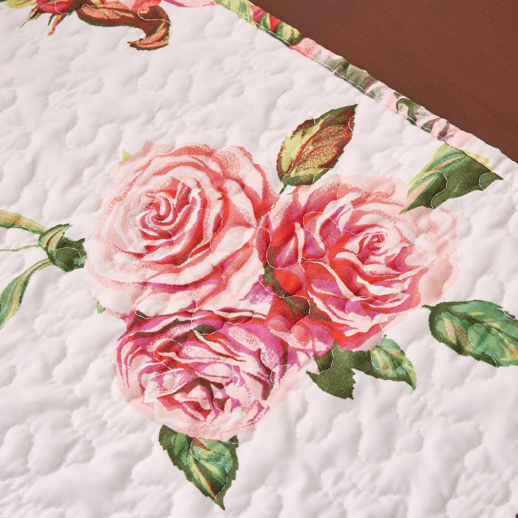 Set of 4-Pieces Romantic Roses Pink Floral Quilted Dining Placemats 13" x 19" (879)