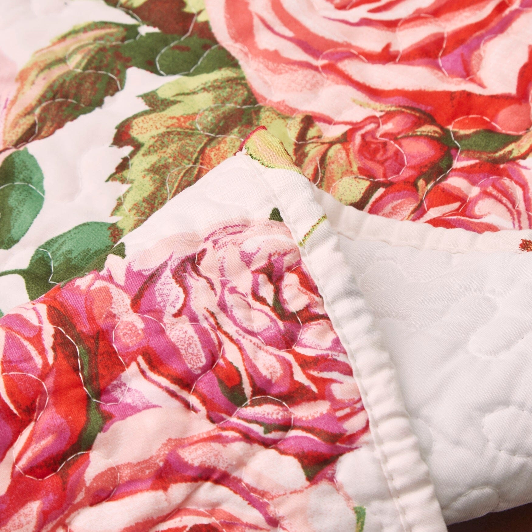 Romantic Roses Pink White Lovely Floral Quilted Dining Table Runner (879)