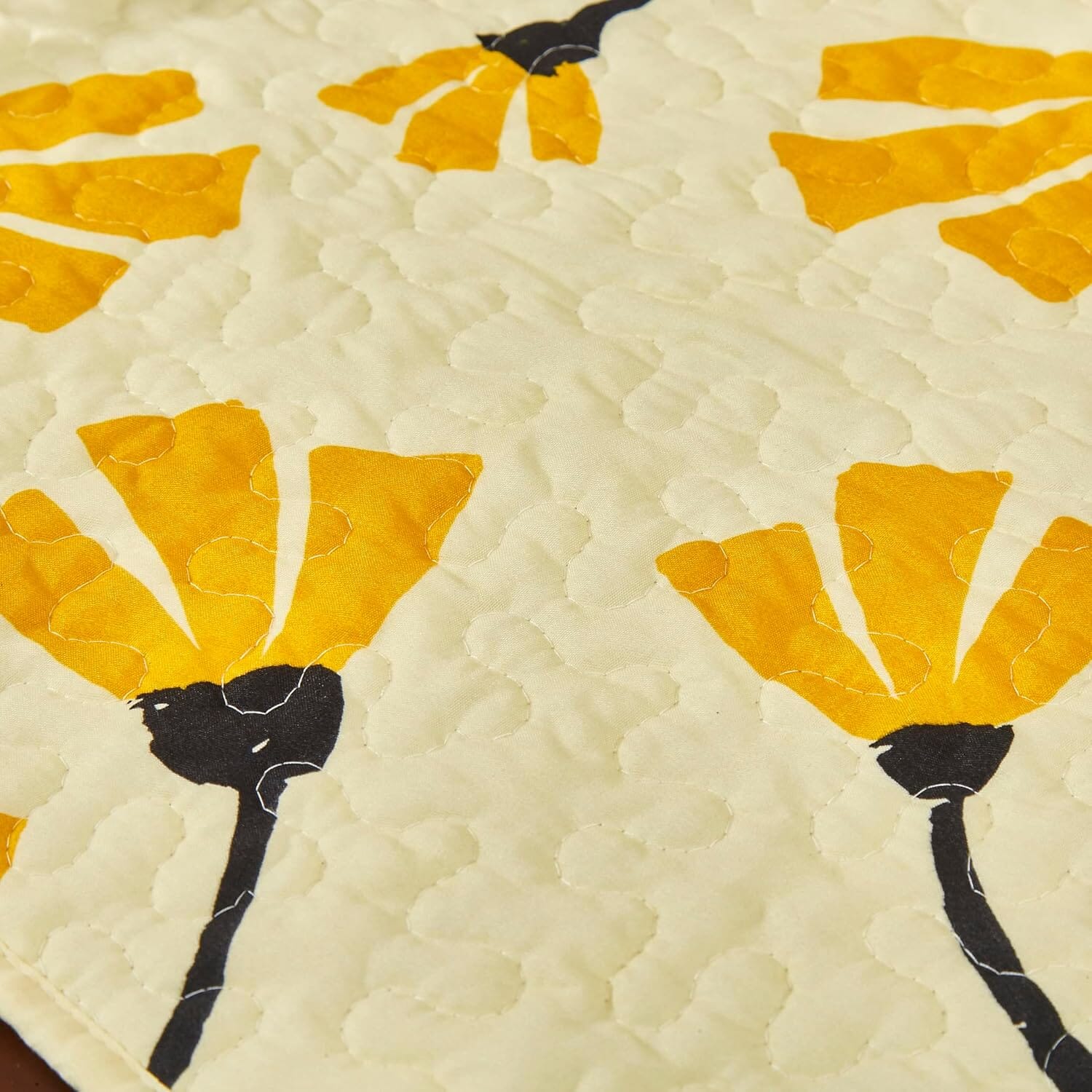 Botanical Floral Dining Table Placemats - Set of 4-Pieces Quilted Ivory with Yellow Fleur Golden Orange Spring Time Tulips - 13 x 19