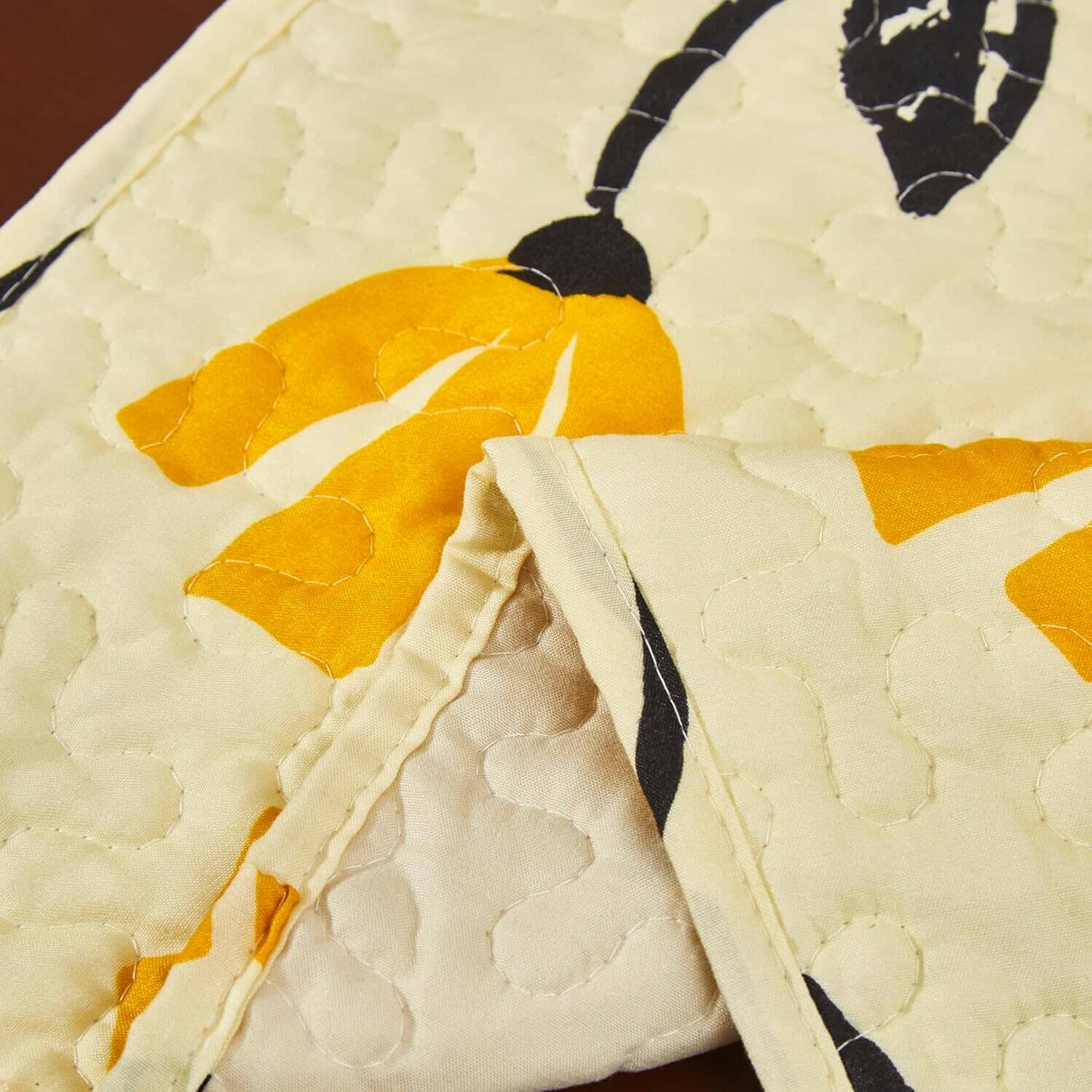 Botanical Floral Dining Table Placemats - Set of 4-Pieces Quilted Ivory with Yellow Fleur Golden Orange Spring Time Tulips - 13 x 19