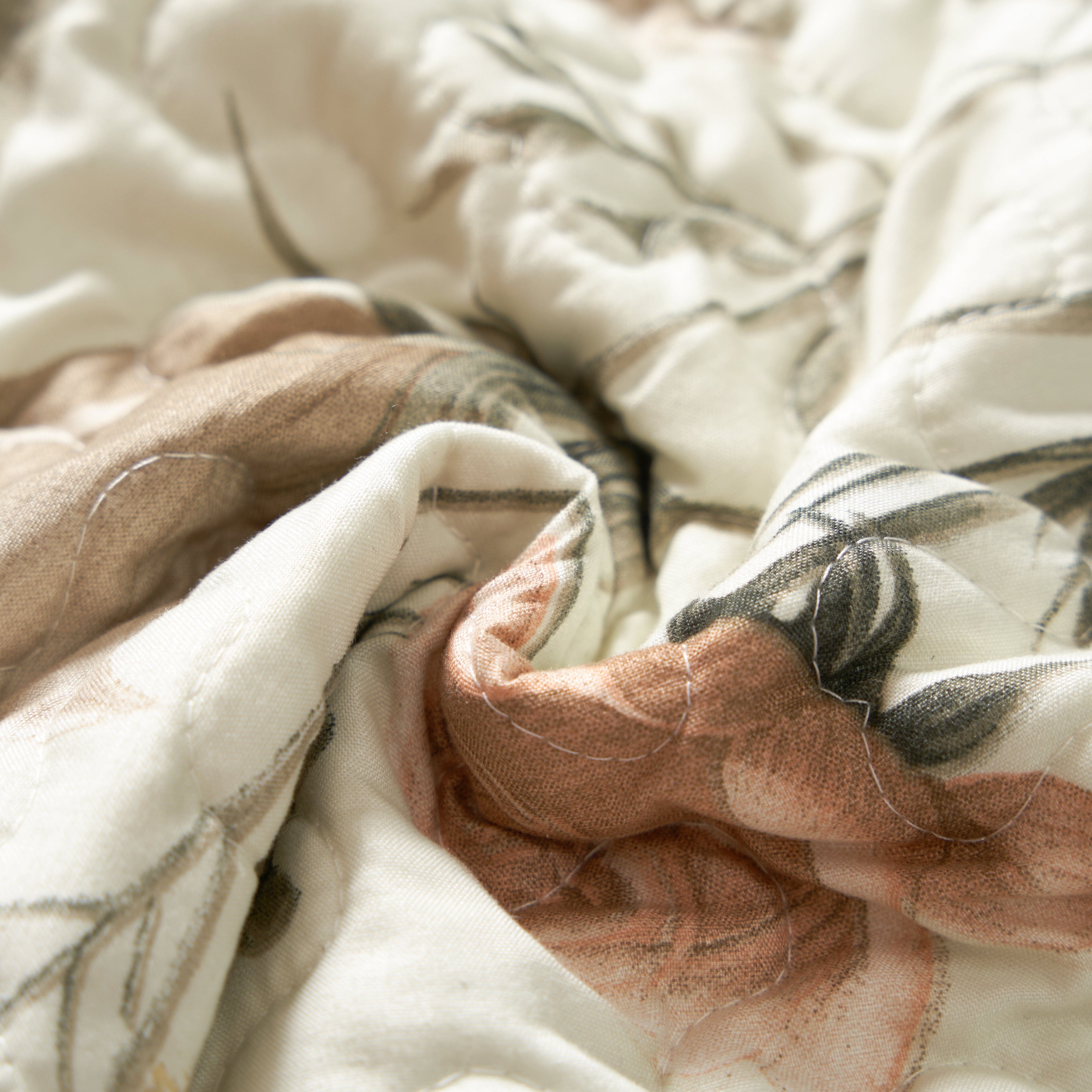 Enchanted Meadow Placemats - Set of 4, Floral Elegance in Beige, Rose, and Soft Green, Premium Soft Microfiber, Perfect for Any Meal, 13x19 Inches