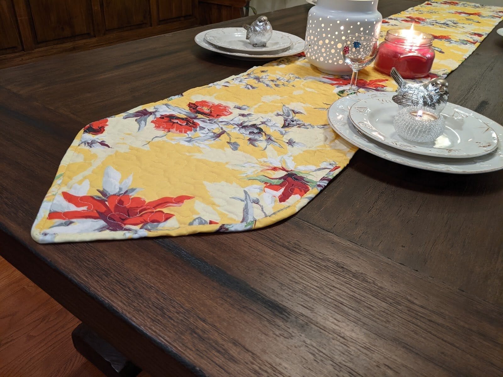 Sunshine Yellow Floral Vintage Hummingbirds Garden Table Runner (925)
