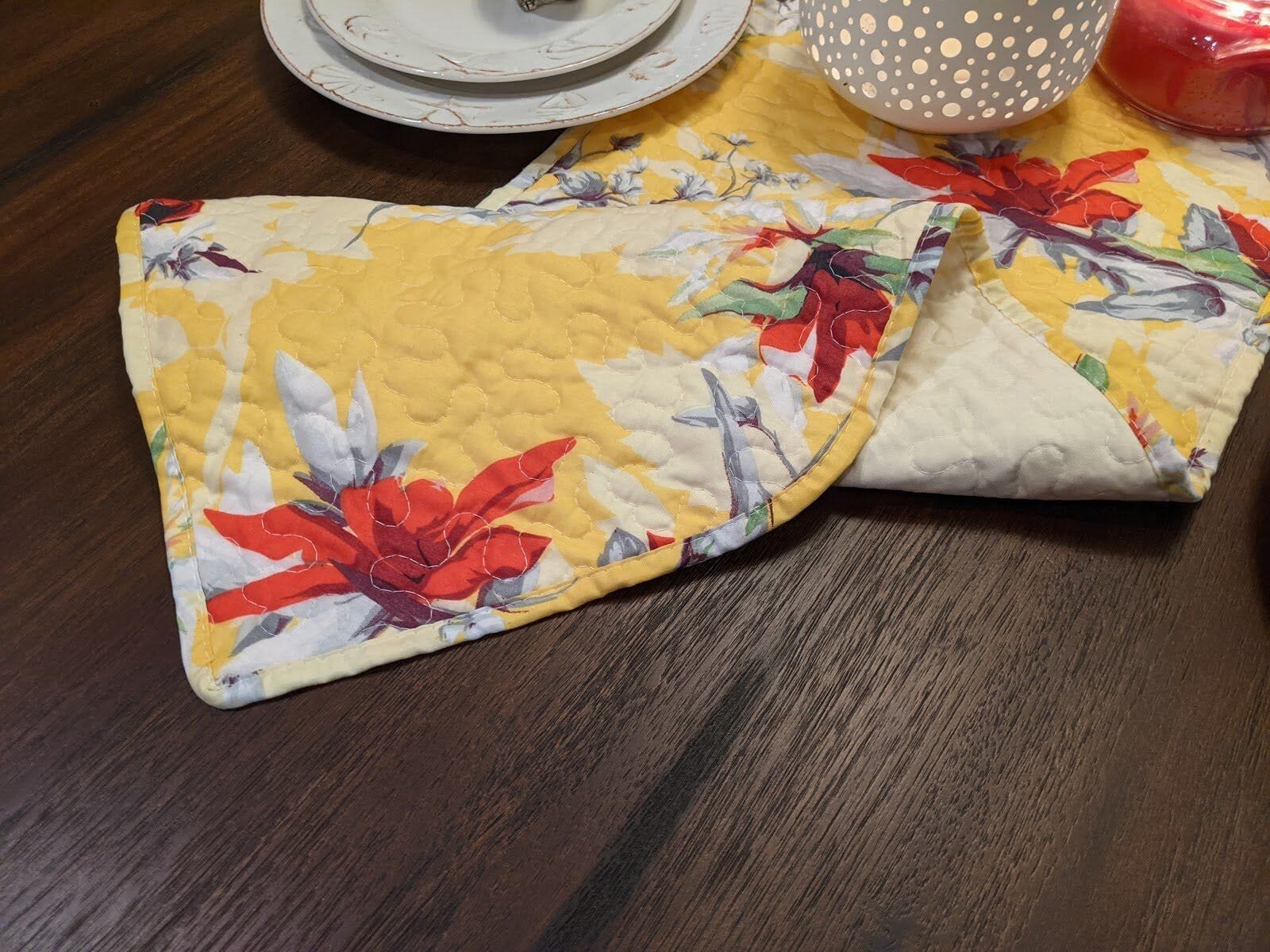 Sunshine Yellow Floral Vintage Hummingbirds Garden Table Runner (925)