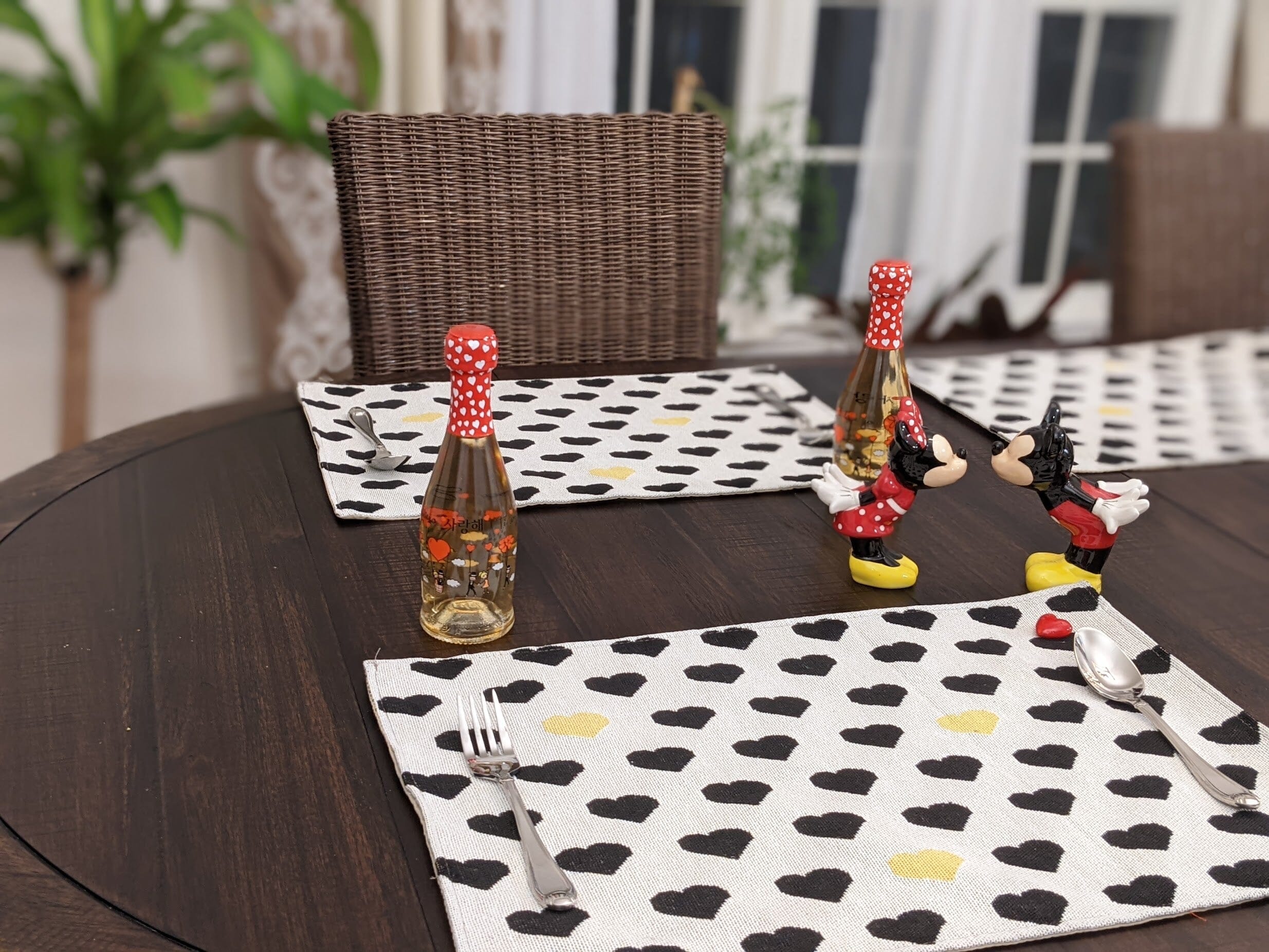 Set of 4-Pieces Lovely Yellow & Black Hearts Tapestry Dining Table Placemats 13" x 19" (18113)