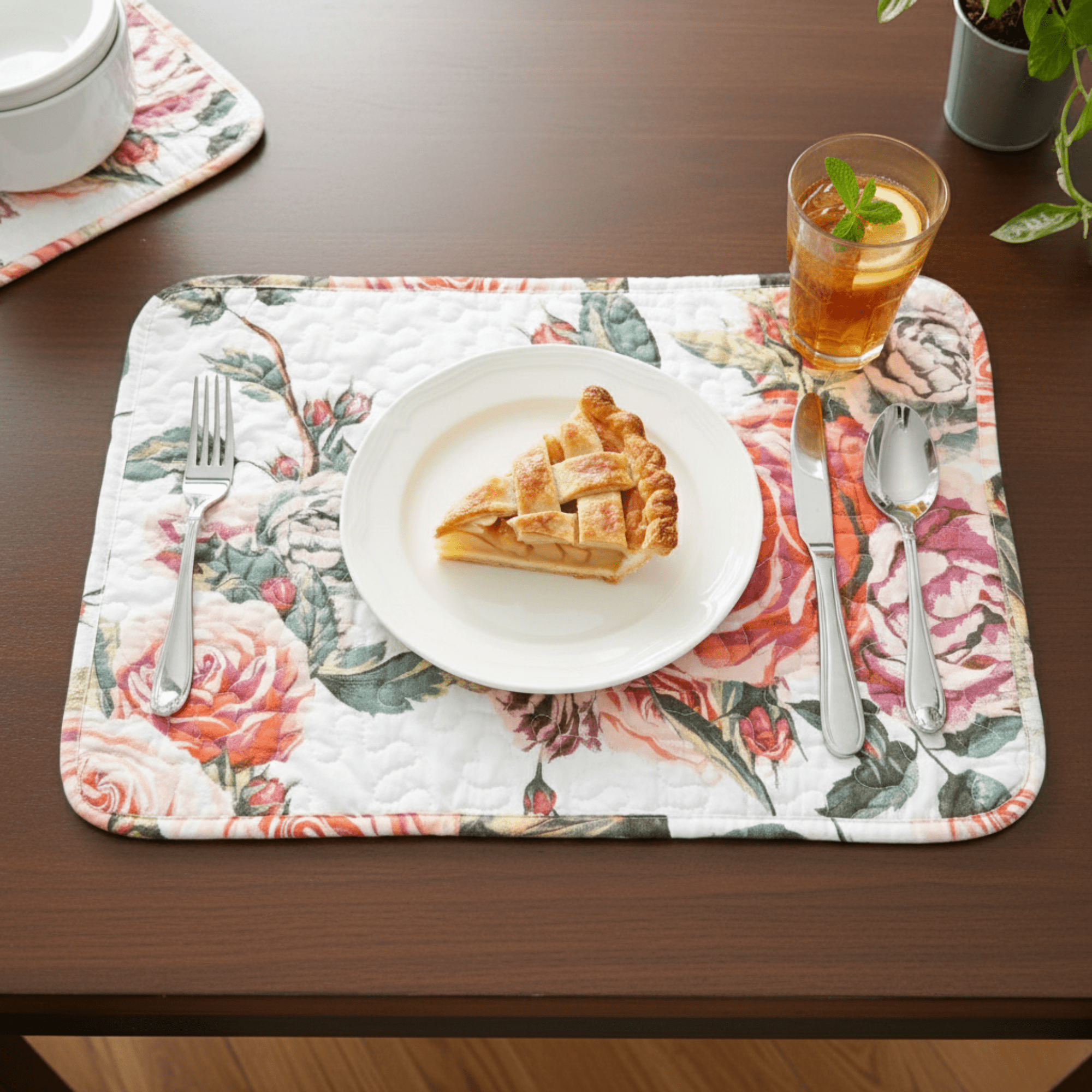 Set of 4-Pieces Romantic Roses Pink Floral Quilted Dining Placemats 13" x 19" (879)