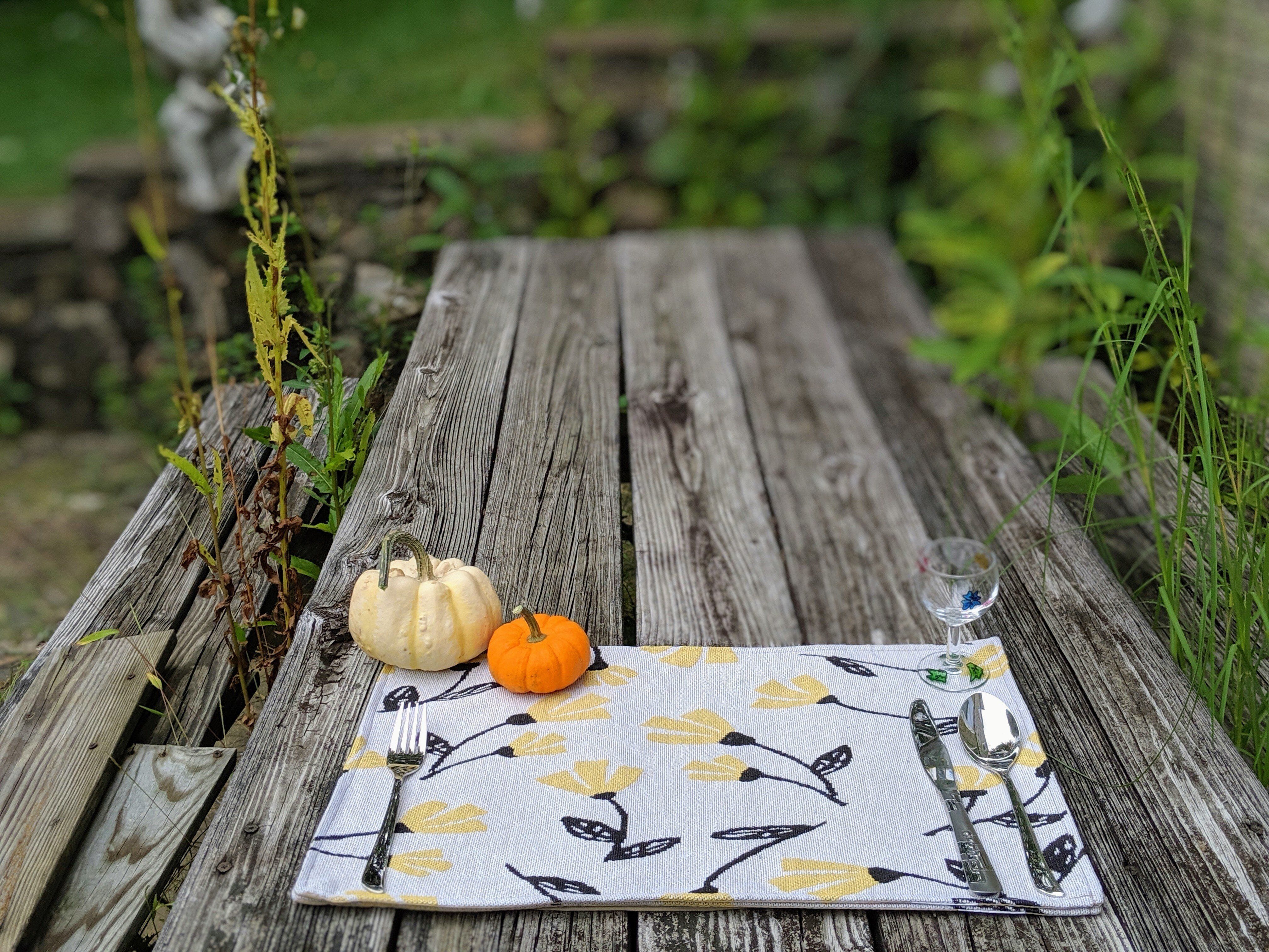 Set of 4-Pieces Sunshine Yellow Fleur Spring Tapestry Dining Table Placemats 13" x 19" (18112)