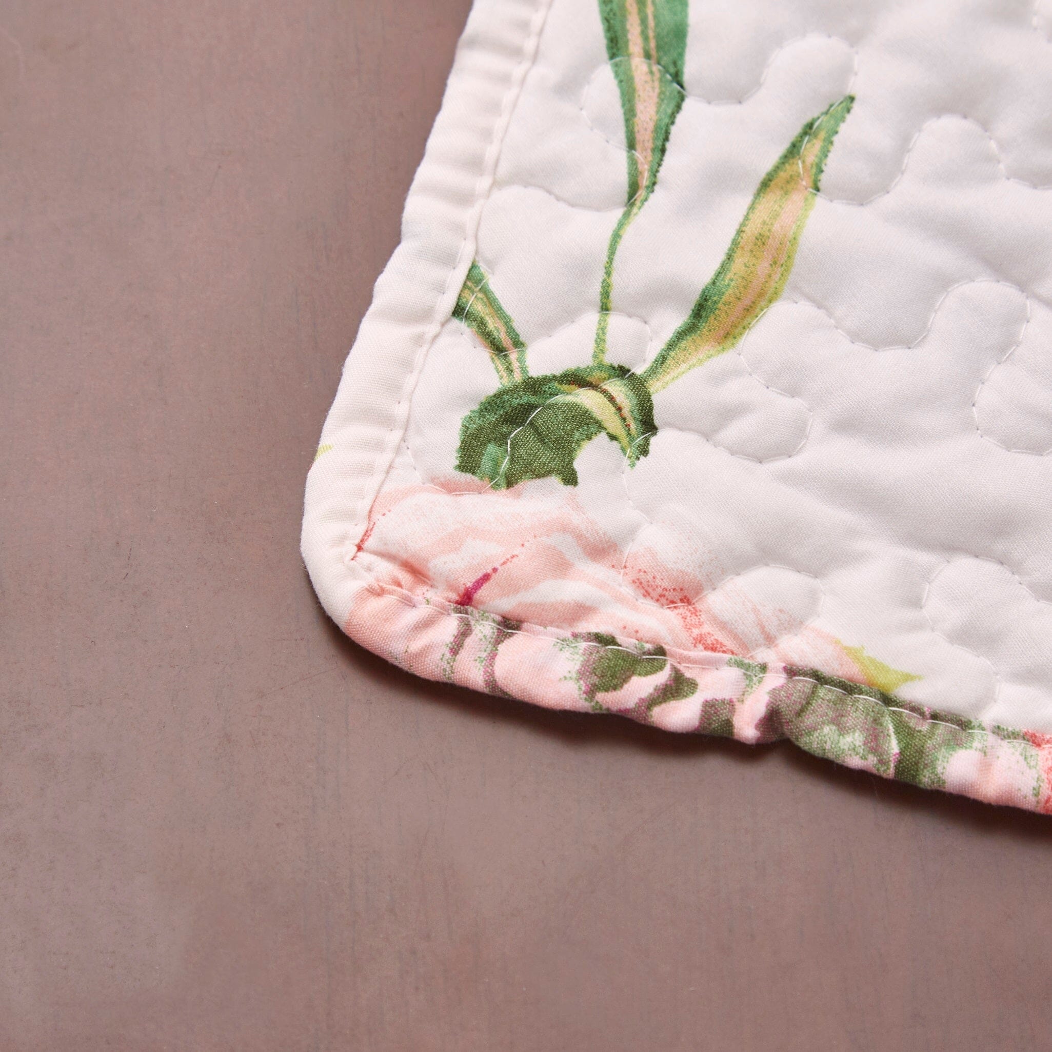 Set of 4-Pieces Romantic Roses Pink Floral Quilted Dining Placemats 13" x 19" (879)