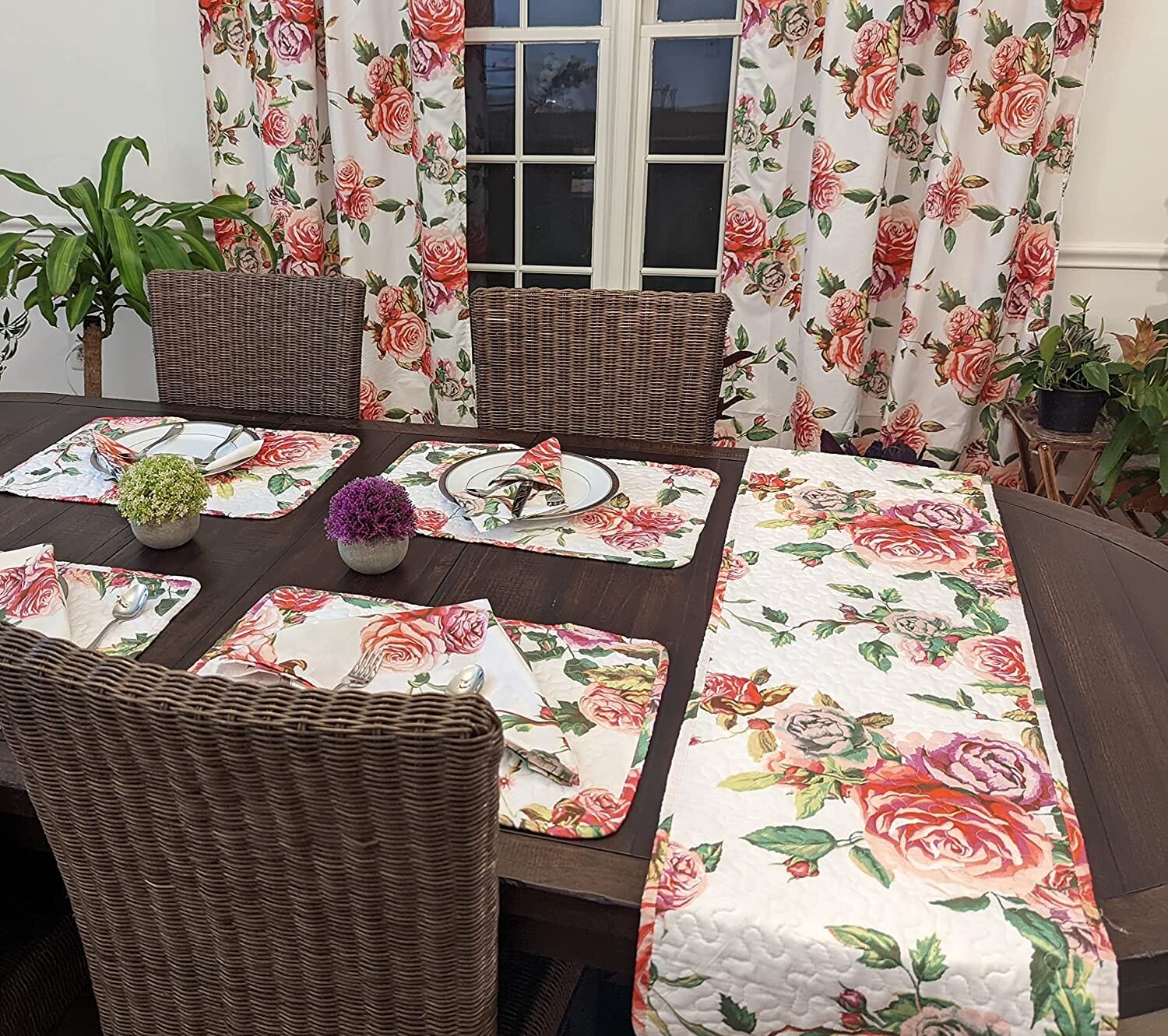 Set of 4-Pieces Romantic Roses Pink Floral Quilted Dining Placemats 13" x 19" (879)