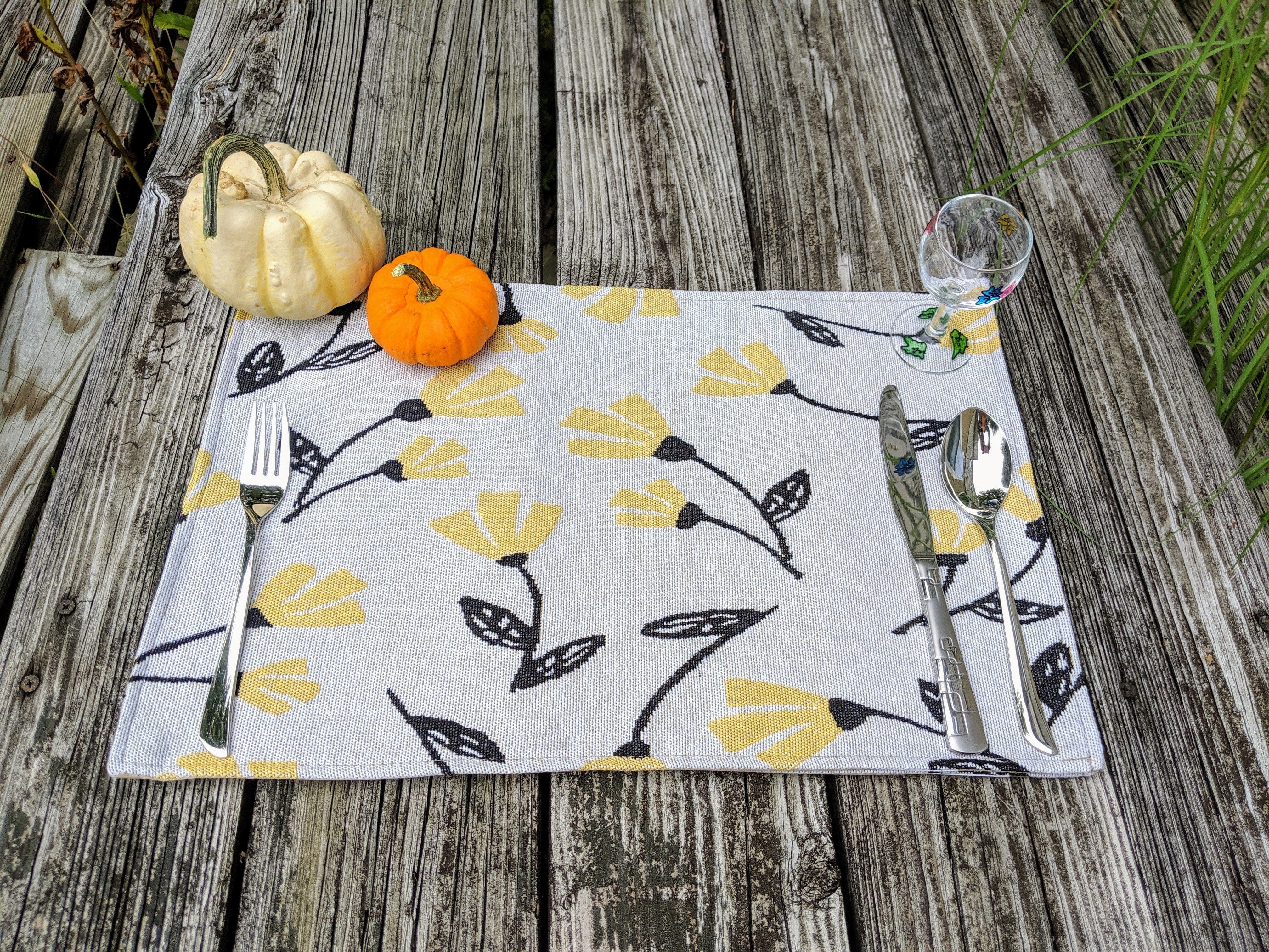 Set of 4-Pieces Sunshine Yellow Fleur Spring Tapestry Dining Table Placemats 13" x 19" (18112)