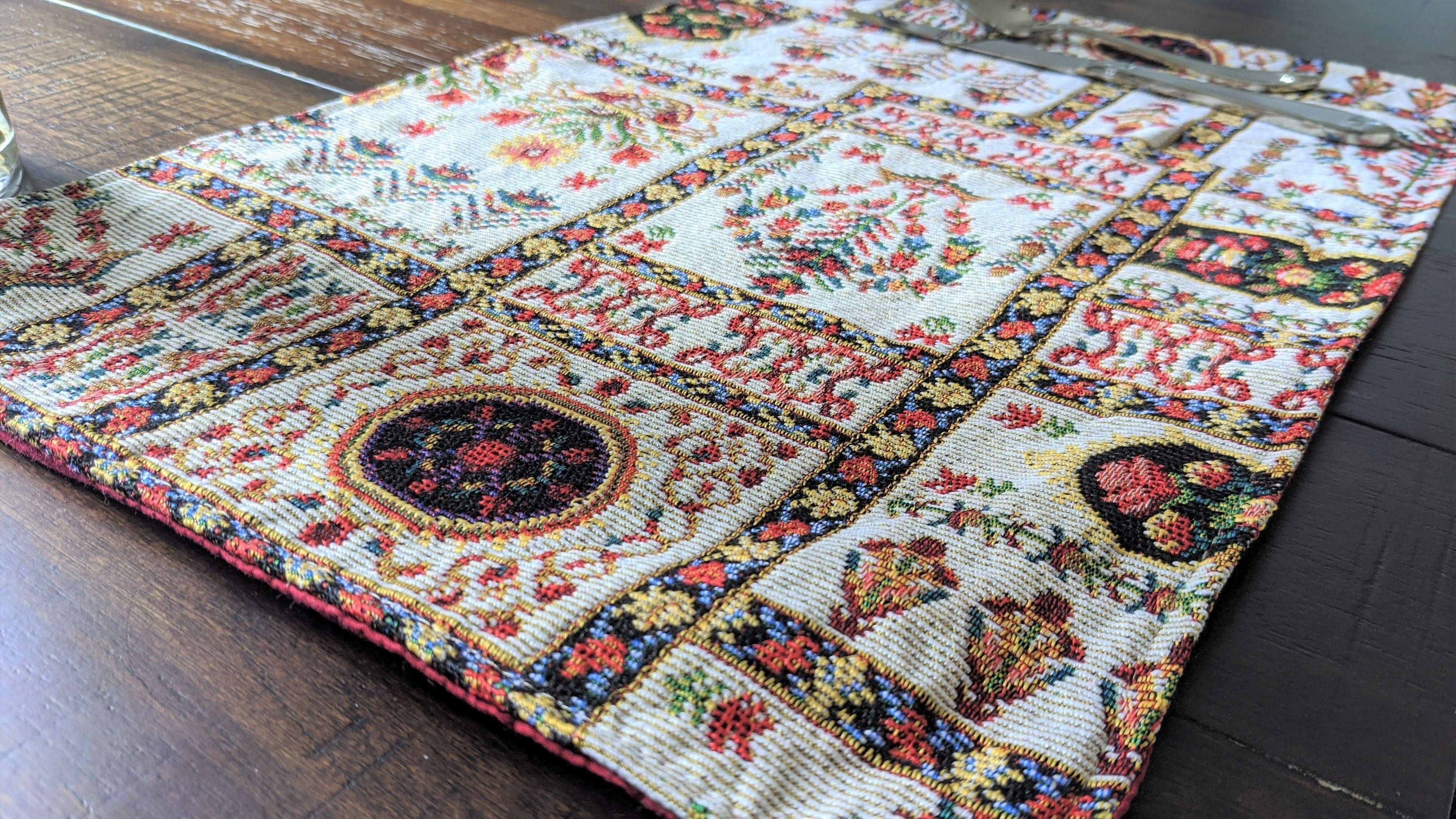 Set of 4-Pieces Light White Mughal Floral Botanical Cottage Fleur Tapestry Placemats 13" x 19" (18196)