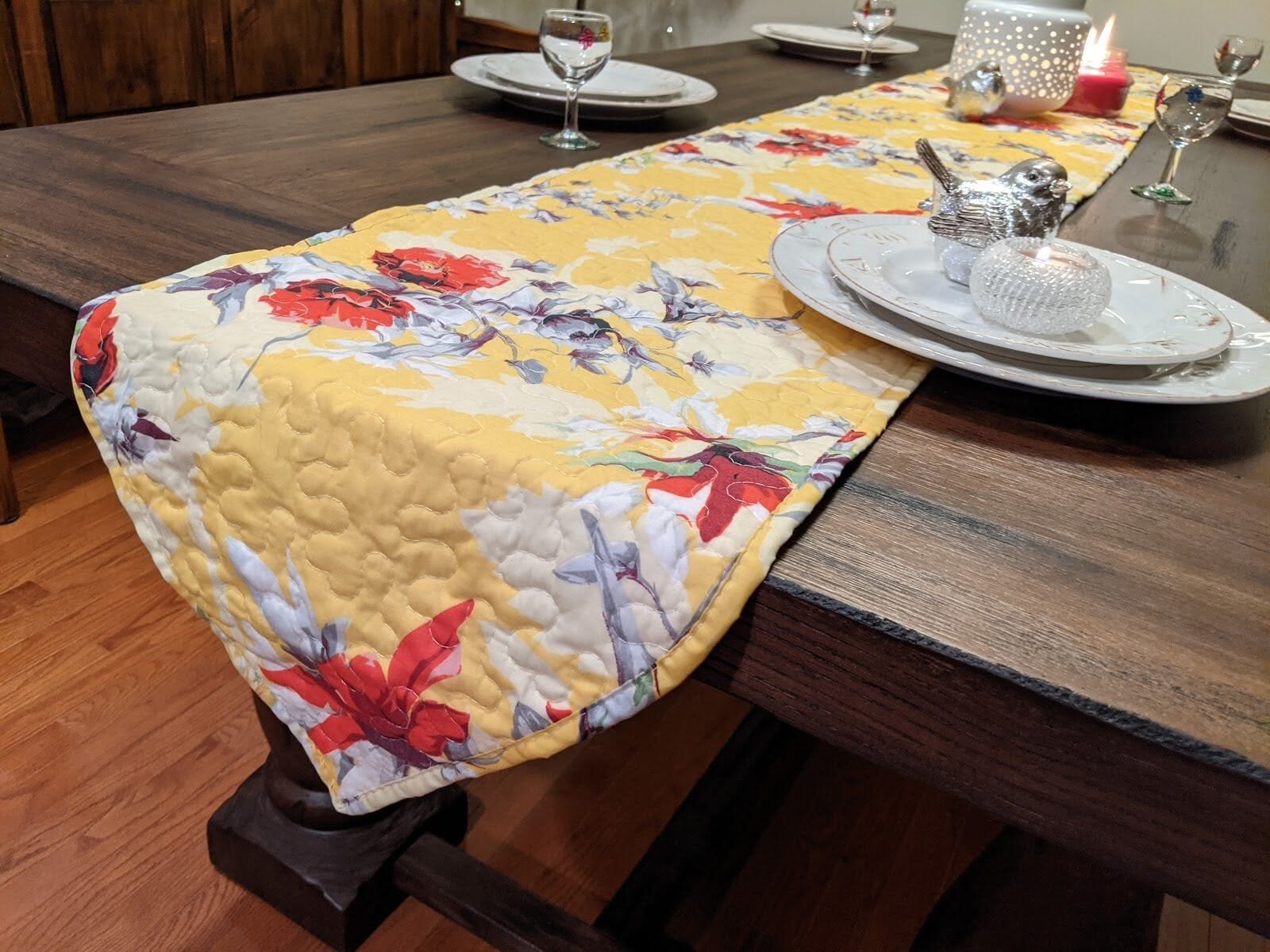 Sunshine Yellow Floral Vintage Hummingbirds Garden Table Runner (925)
