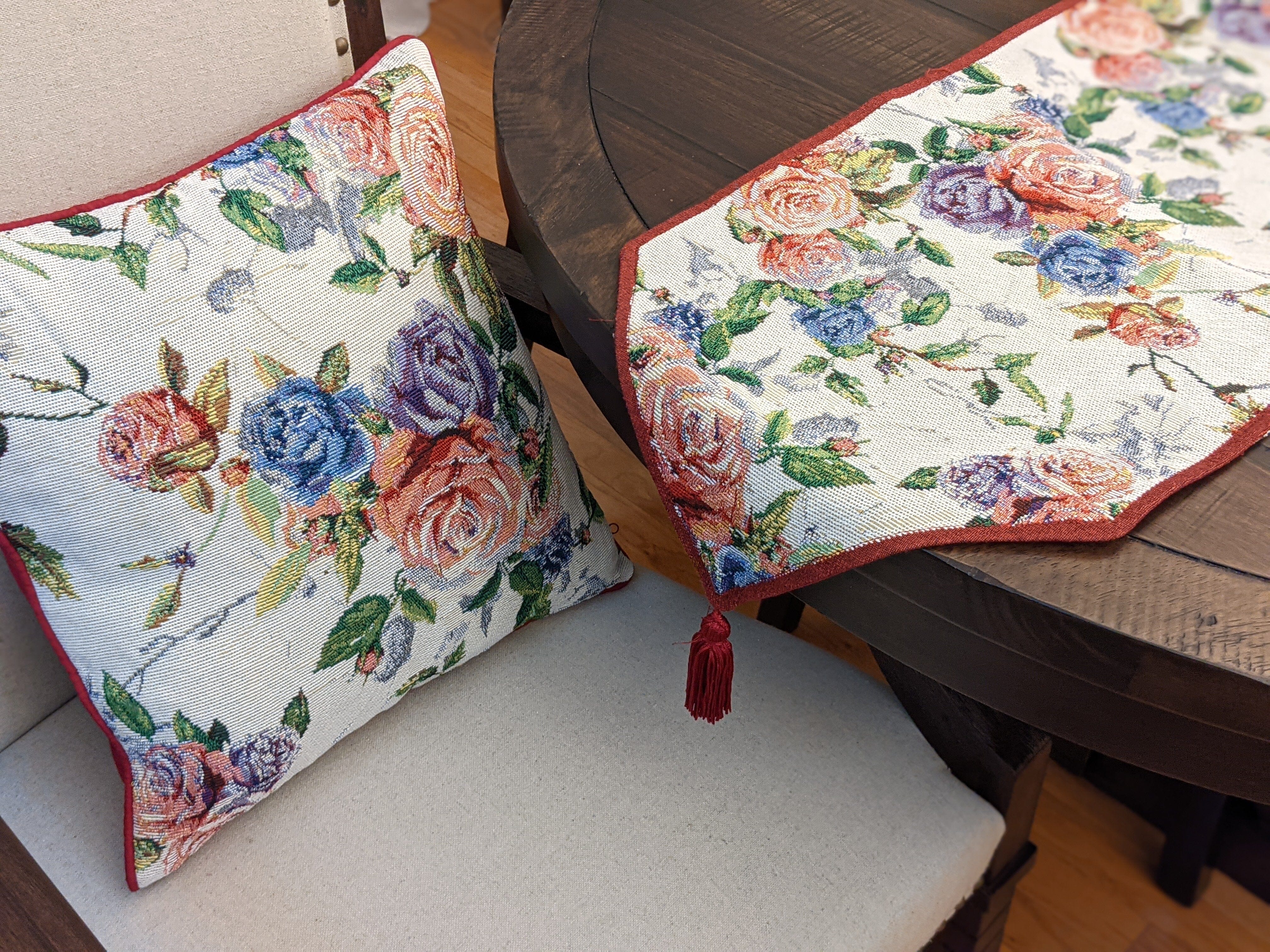 Vintage Romantic Roses Lovely Pink Floral Woven Tapestry Dining Table Runner (879)