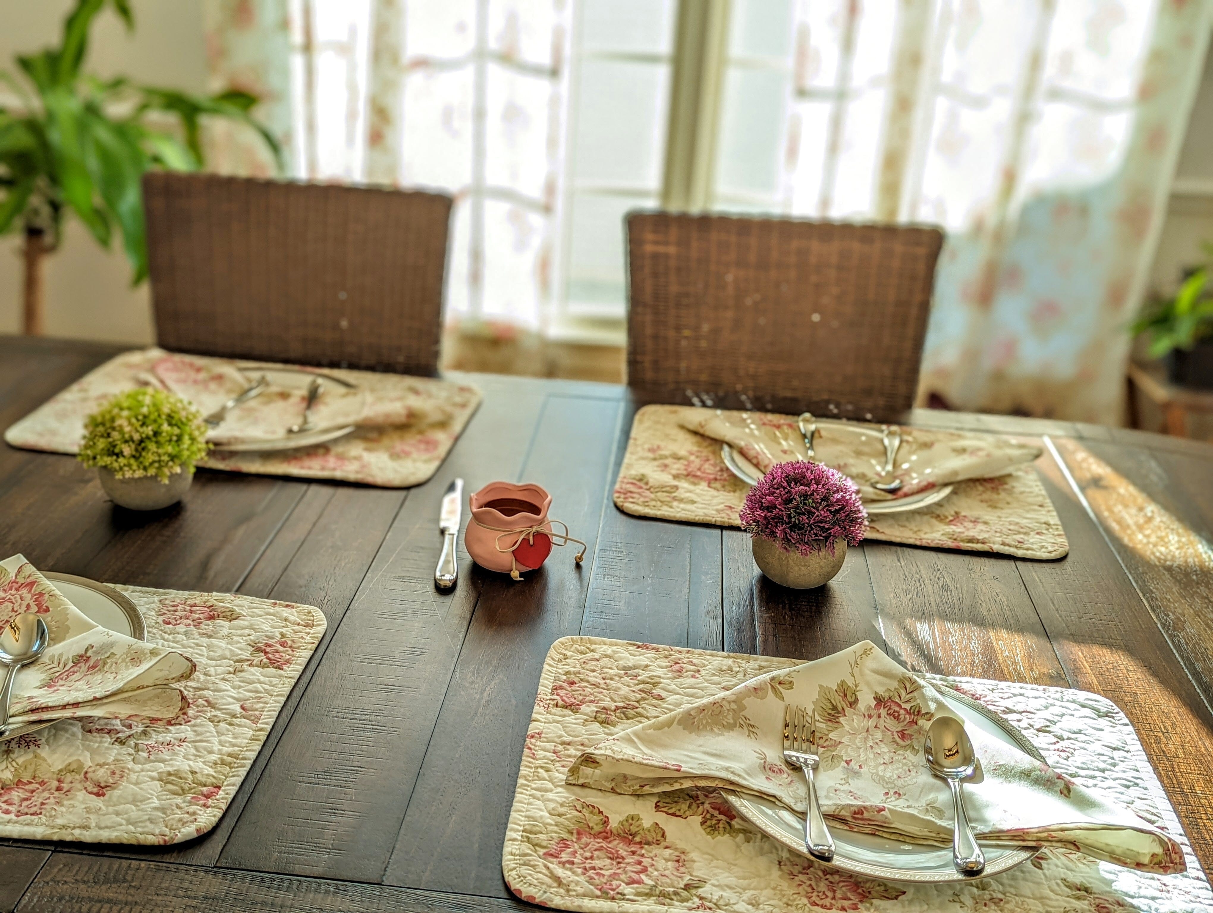 Set of 4-Pieces Dainty Cottage Floral Roses Cotton Dining Table Placemats 13" x 19" (3036)